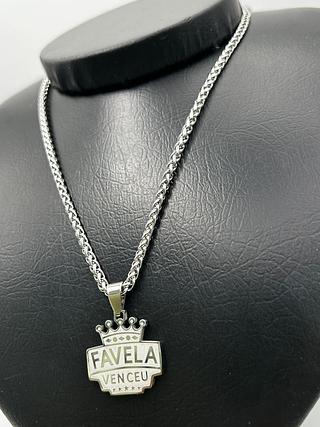 corrente com pingente favela