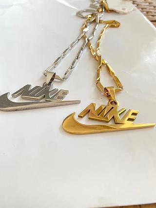 corrente 60cm com pingente NIKE dourado e prata