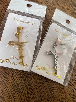 pingente cruz dourado e prata