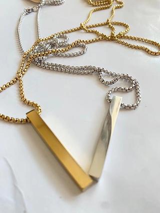 corrente 70cm com pingente lisa dourado e prata