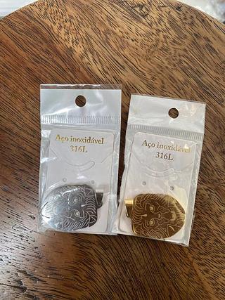 pingente leao dourado e prata